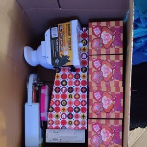 CASE OF MIGOS 8 TOY MACHINE TOILET STATIONERY HEADPHONES (PMOHLER)